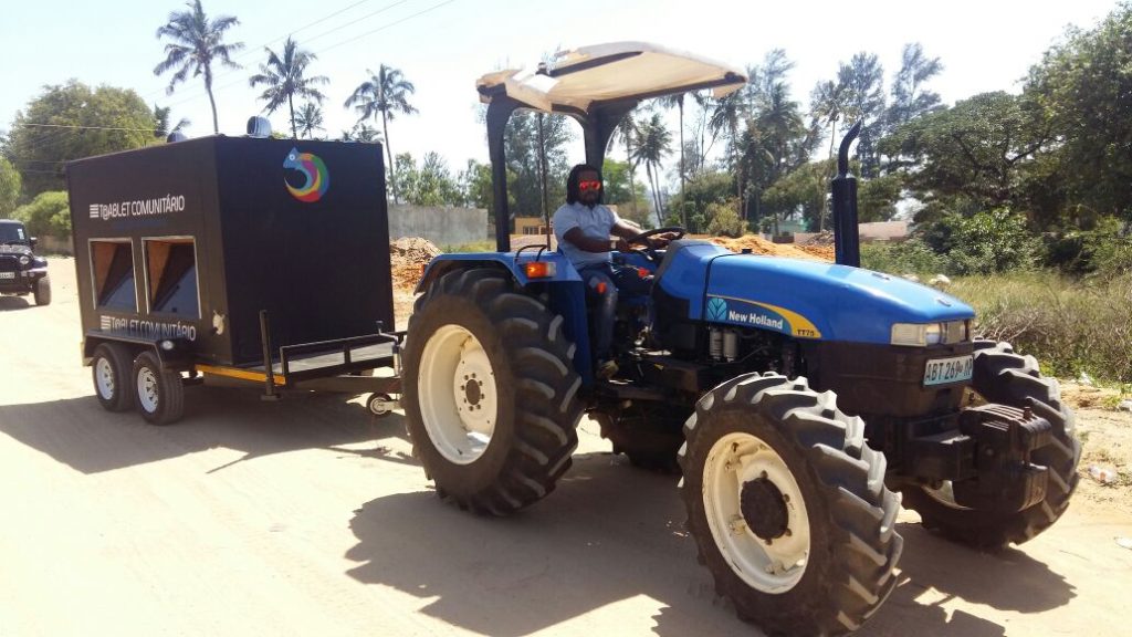 tractor-for-community-tablet-in-mozambique-dayn-amade-africa-fashion